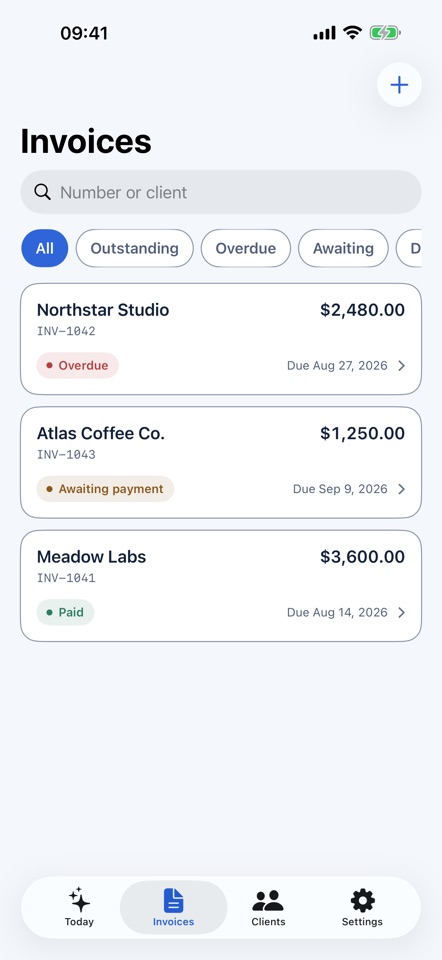 Invoice Reminder iPhone invoice list with payment status filters